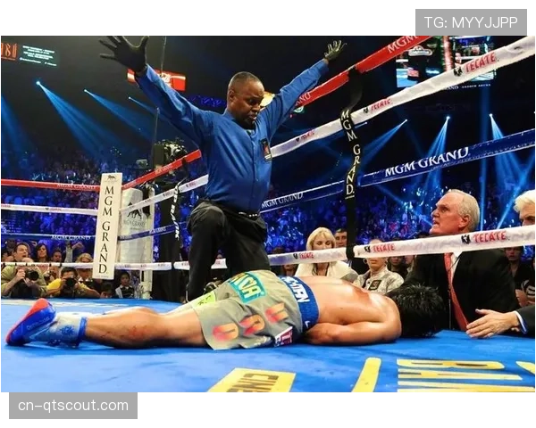 老将马奎兹现身训练馆指导年轻拳手,分享大战帕奎奥经验 老将马奎兹现身训练馆指导年轻拳手,分享大战帕奎奥经验